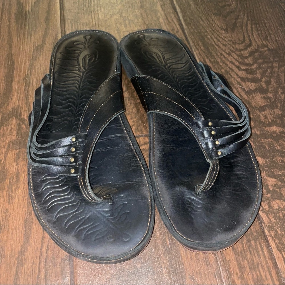 Olukai leather women’s size 7